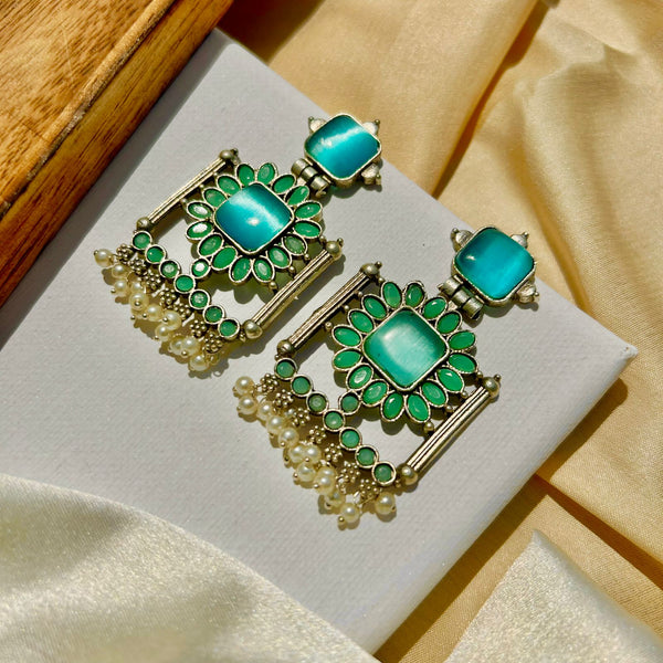 Mint Elegant Pearls Earrings