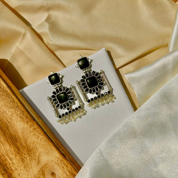 Black Elegant Pearls Earrings