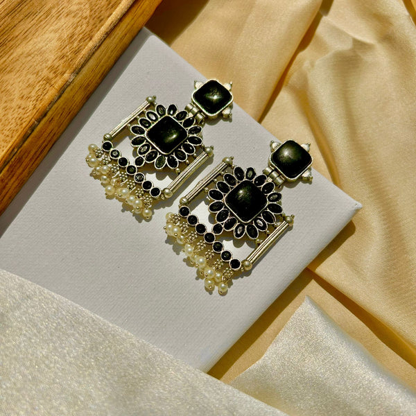 Black Elegant Pearls Earrings